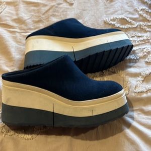 Women’s shoes - Naked Feet Coach Clog NEW NEVER WORN 8 1/2 suede